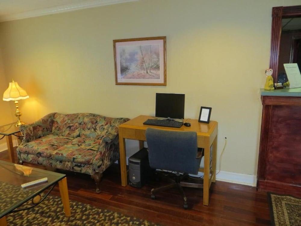 Americourt Hotel photo 45