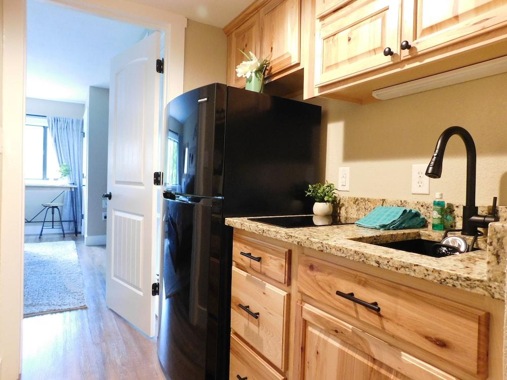 Laurel Inn Condominium photo 48