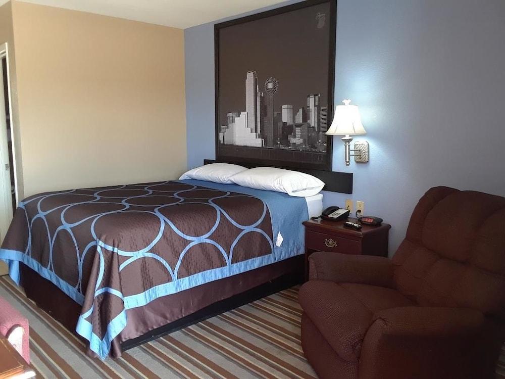 Super 8 by Wyndham Mt. Pleasant TX photo 9