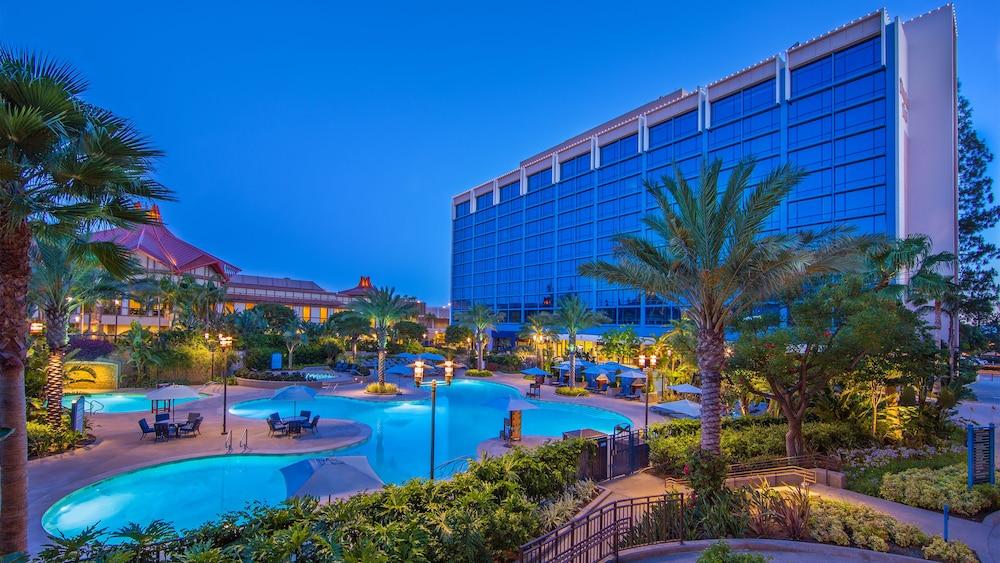 Disneyland Hotel photo 56
