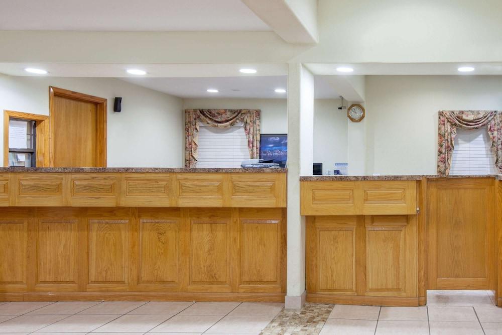Days Inn by Wyndham Centerville photo 15
