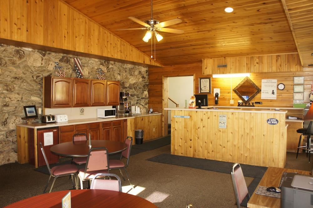 The Galley Hotel Bar and Grill photo 2