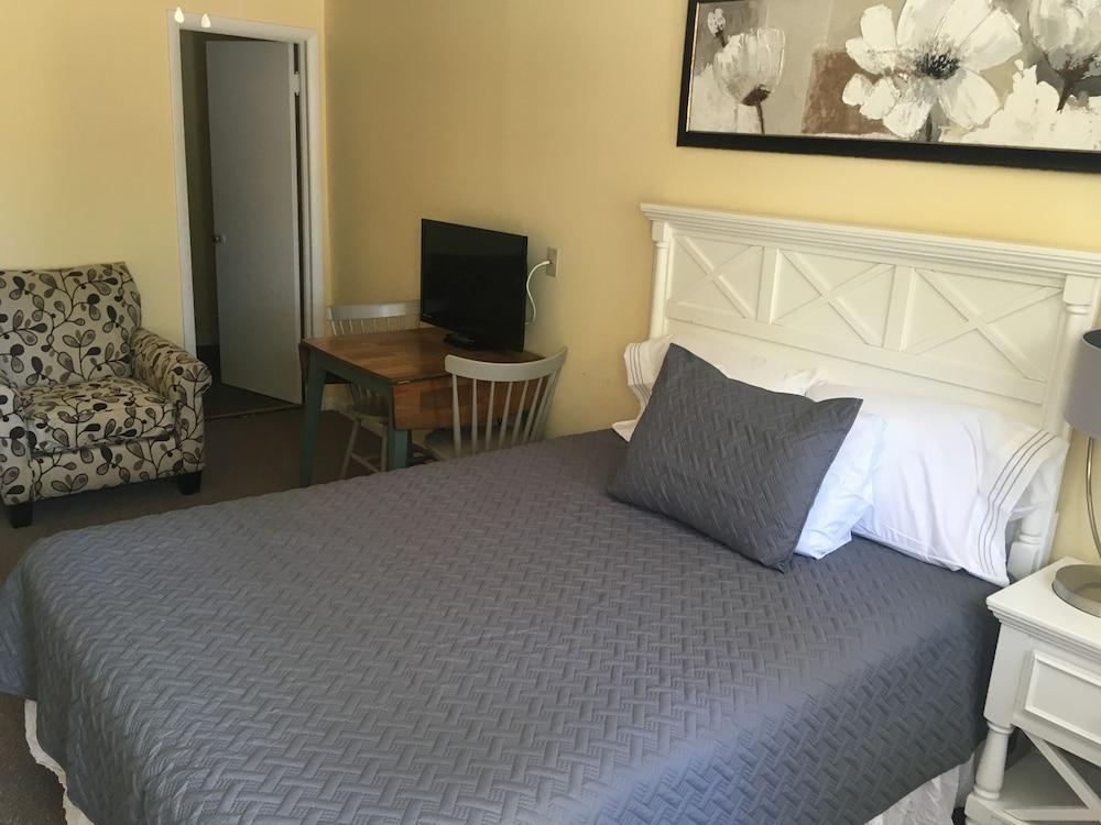 White Feather Motel photo 4