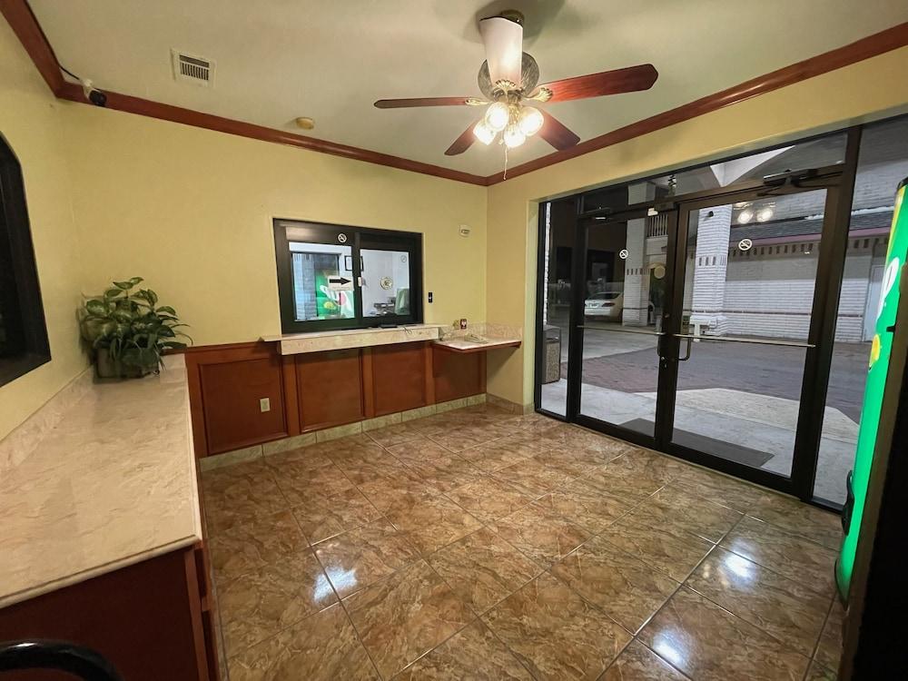 Woodland Inn & Suites photo 3