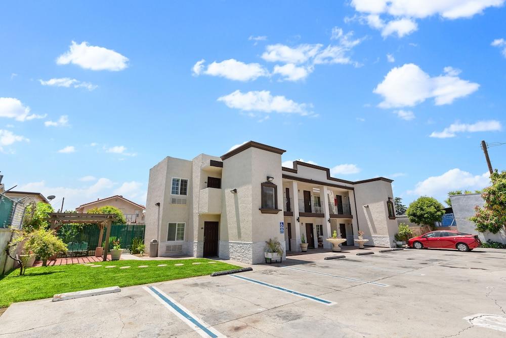 Le Blanc Inn & Suites photo 14