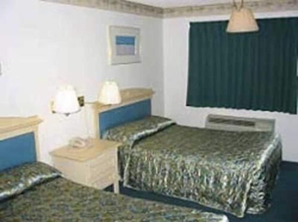 Town House Motel photo 7
