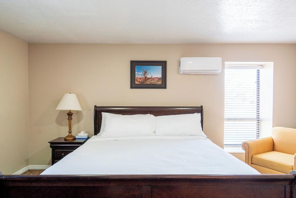 Road Creek Inn photo 16