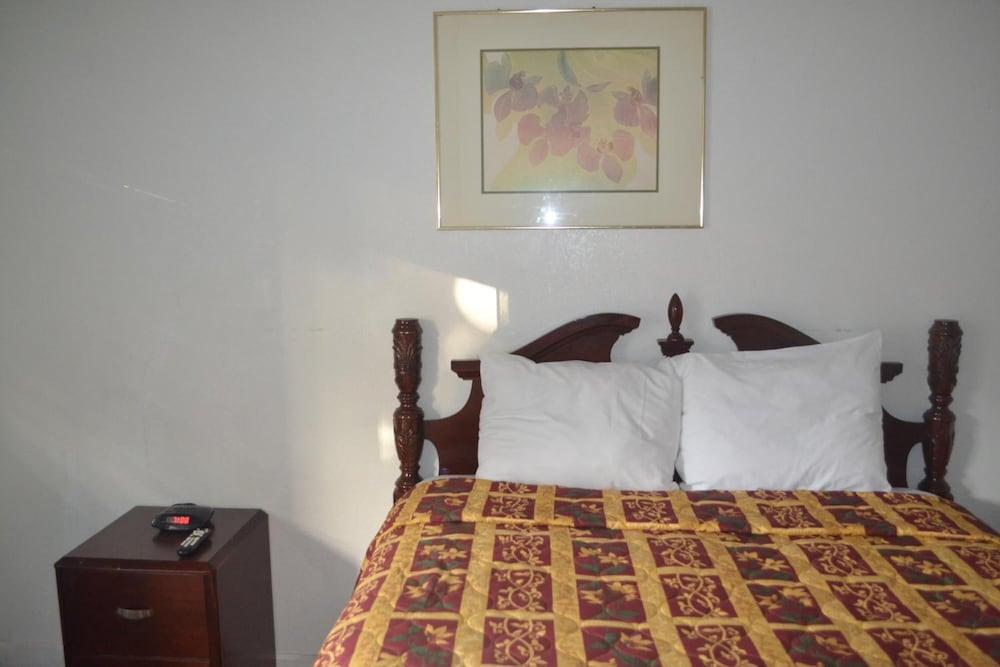 Searle Motel photo 10