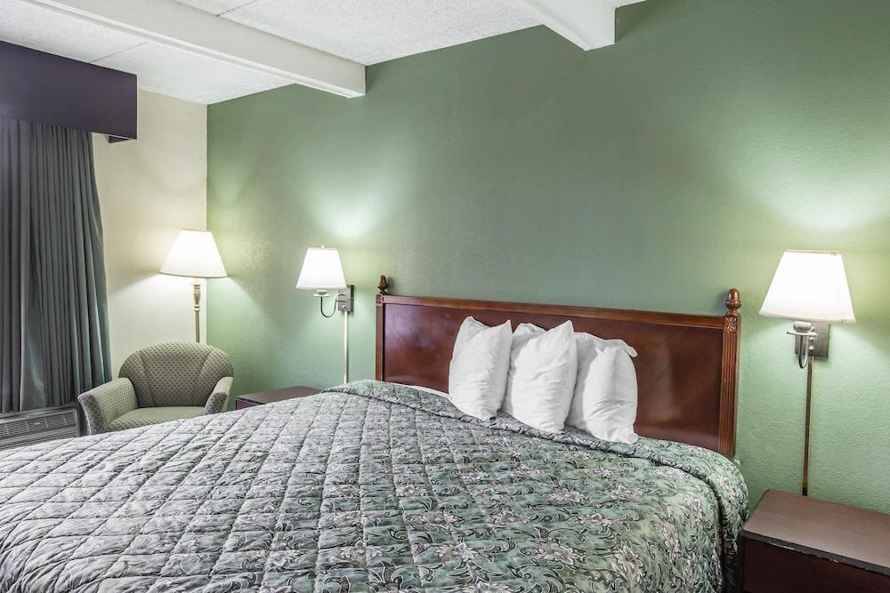 Rodeway Inn Laurens photo 8