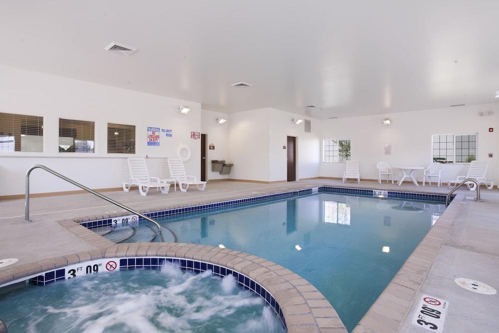 Microtel Inn & Suites by Wyndham Sidney photo 14