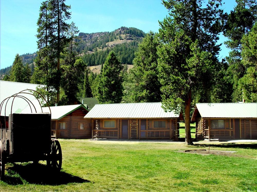 Pahaska Tepee Resort photo 18