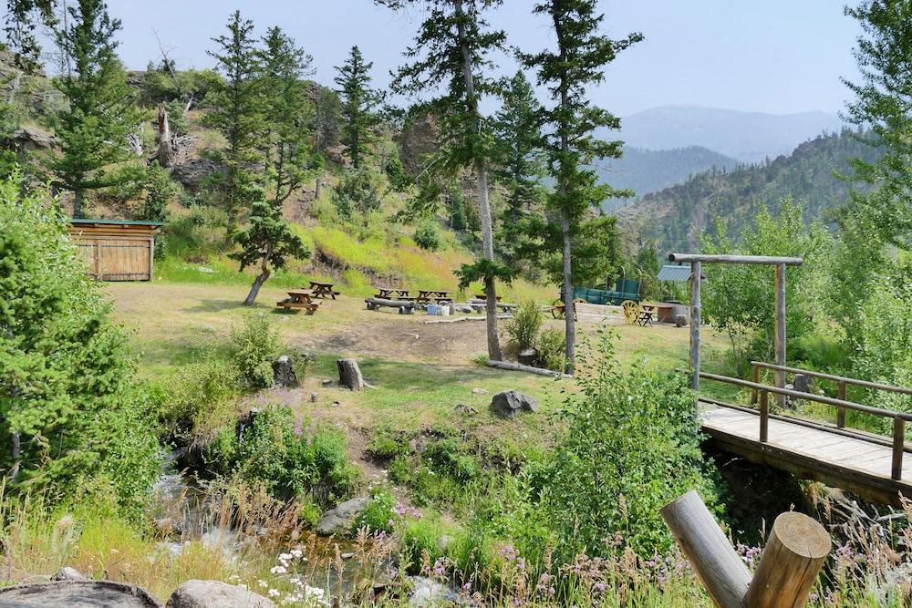 Creekside Lodge at Yellowstone photo 73