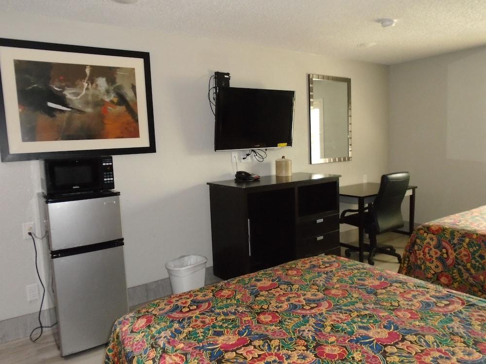 Town House Motel photo 29