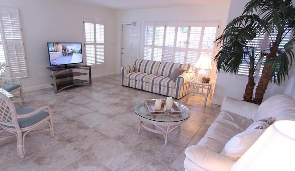 Beachouse Inn & Suites photo 3