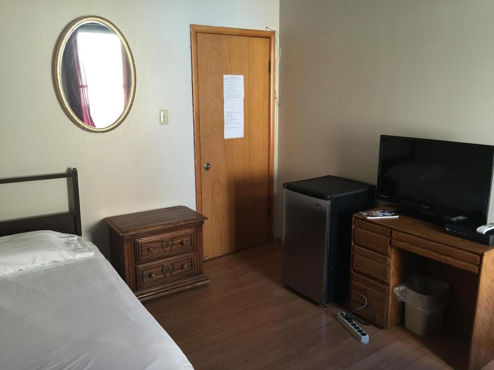 Avenues Hostel photo 22
