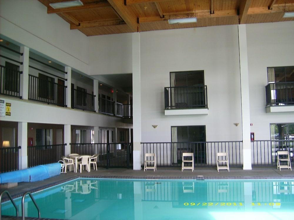 Econo Lodge Waupaca photo 20