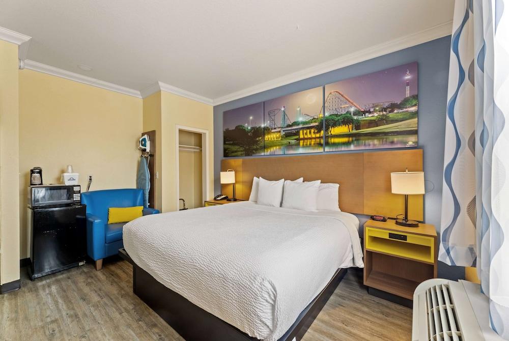 Days Inn & Suites by Wyndham Euless DFW Airport South photo 55