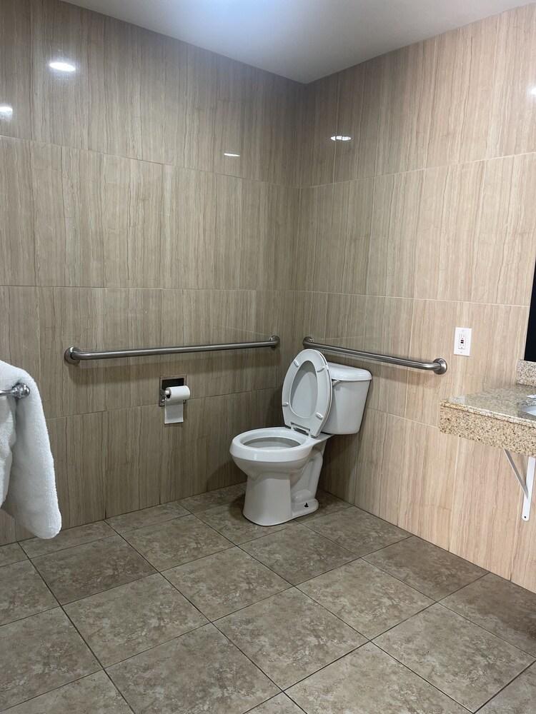 Economy Inn photo 21