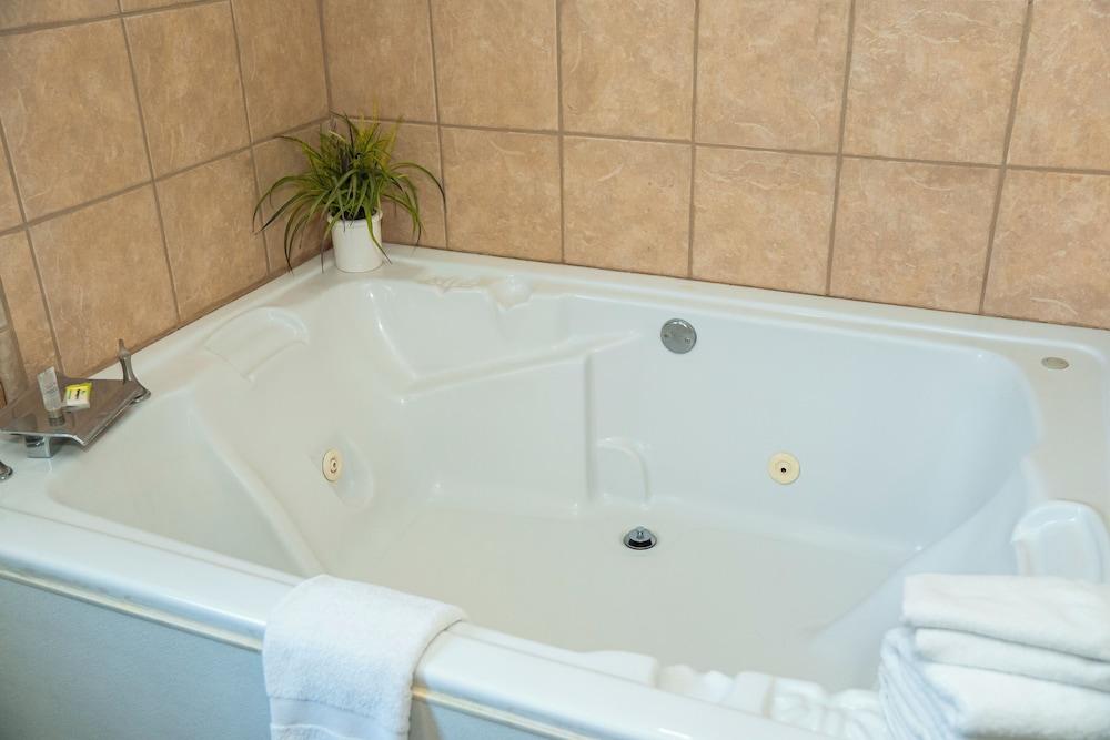Victorian Inn & Suites photo 36