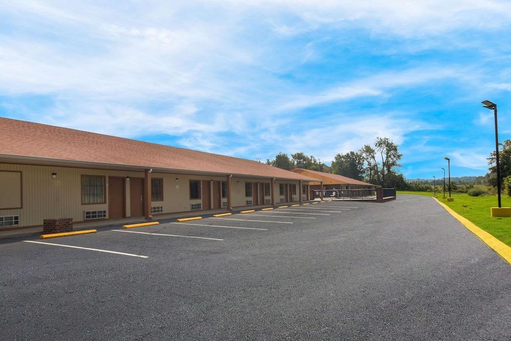 Econo Lodge Cornersville I-65 photo 37
