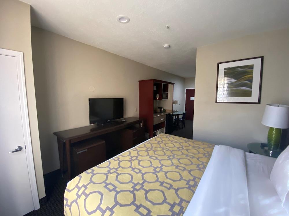 Baymont by Wyndham Colorado Springs photo 8