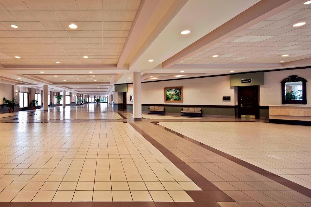 Sheraton Greensboro at Four Seasons photo 27