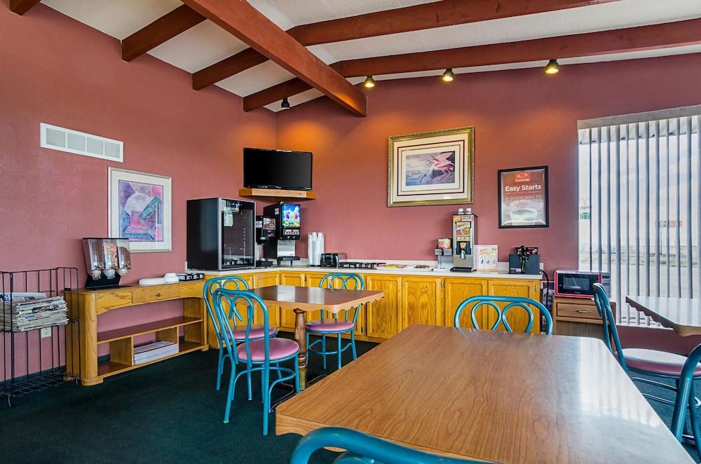 Econo Lodge photo 29