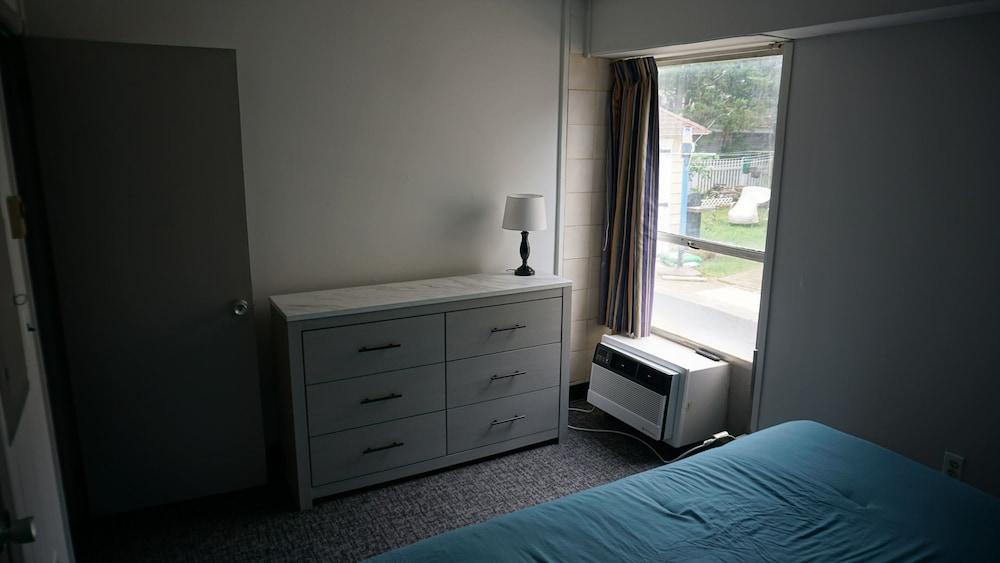 Windjammer Motor Inn photo 8