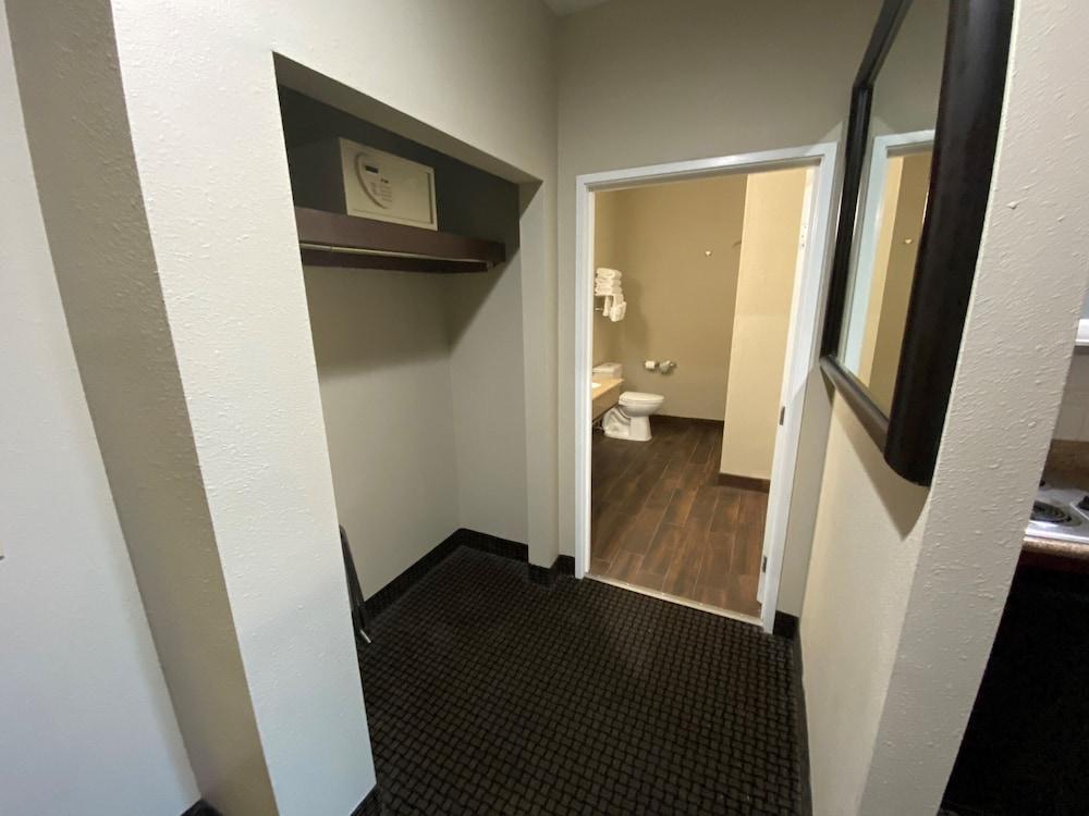 Baymont by Wyndham Colorado Springs photo 24