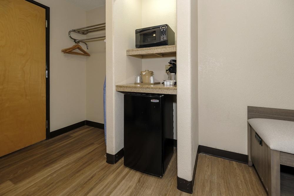 Red Roof Inn Yemassee photo 18