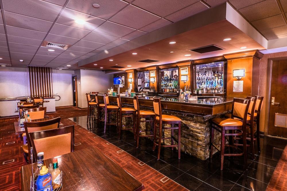 Crowne Plaza Newark Airport by IHG photo 57