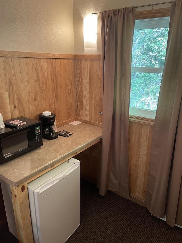 Sportsmen Motel photo 12