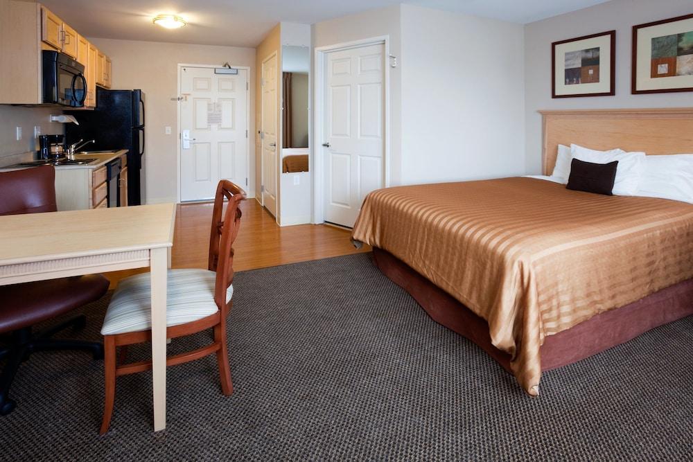 Candlewood Suites Milwaukee Brown Deer by IHG photo 12