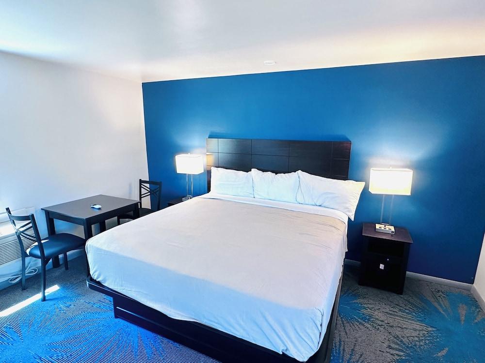 Budget Host Inn Manistique photo 13