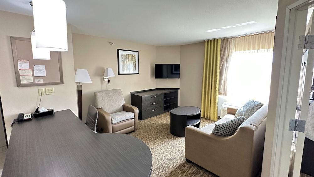 Candlewood Suites Airport by IHG photo 15