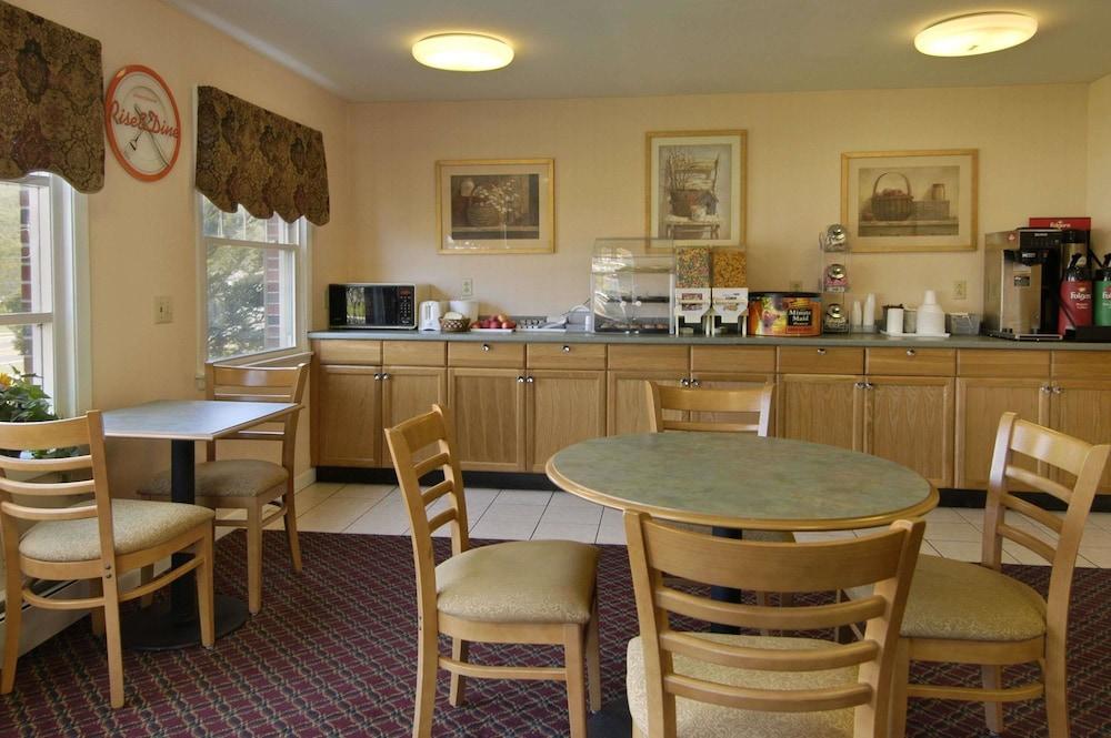 Howard Johnson by Wyndham Williamstown photo 14