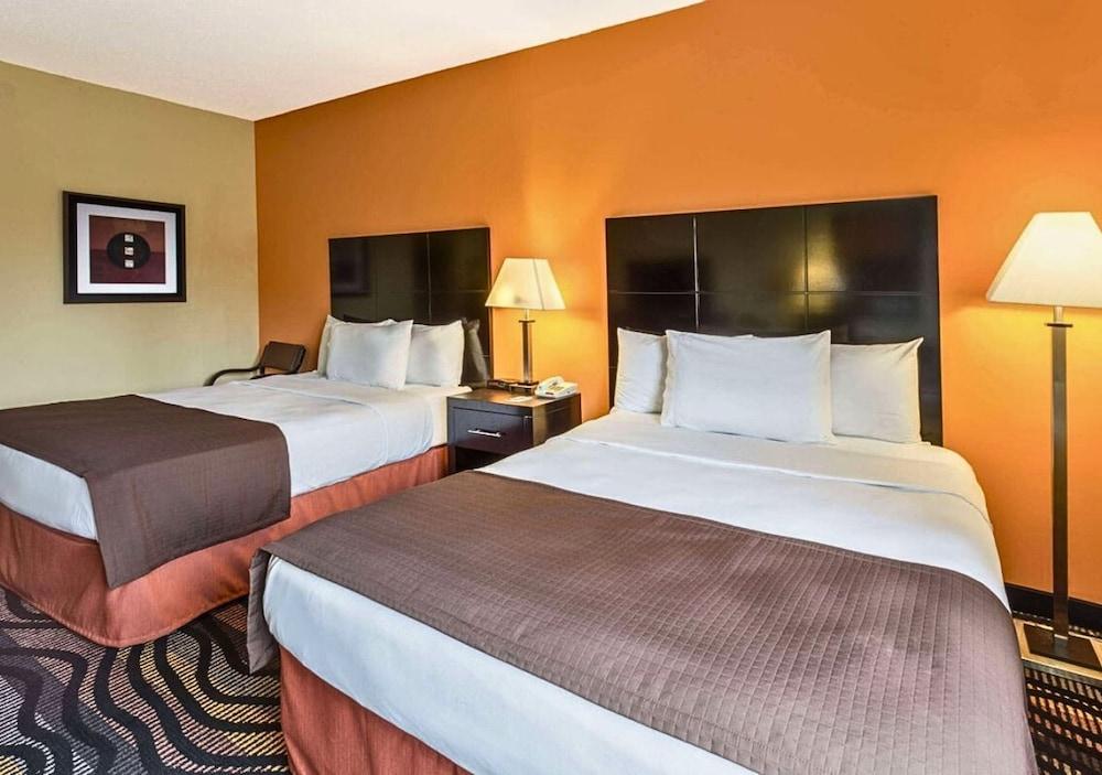 Rock Island Inn & Suites Streator IL photo 8