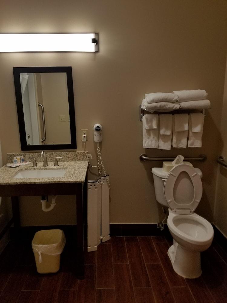 Comfort Suites Rolla photo 47