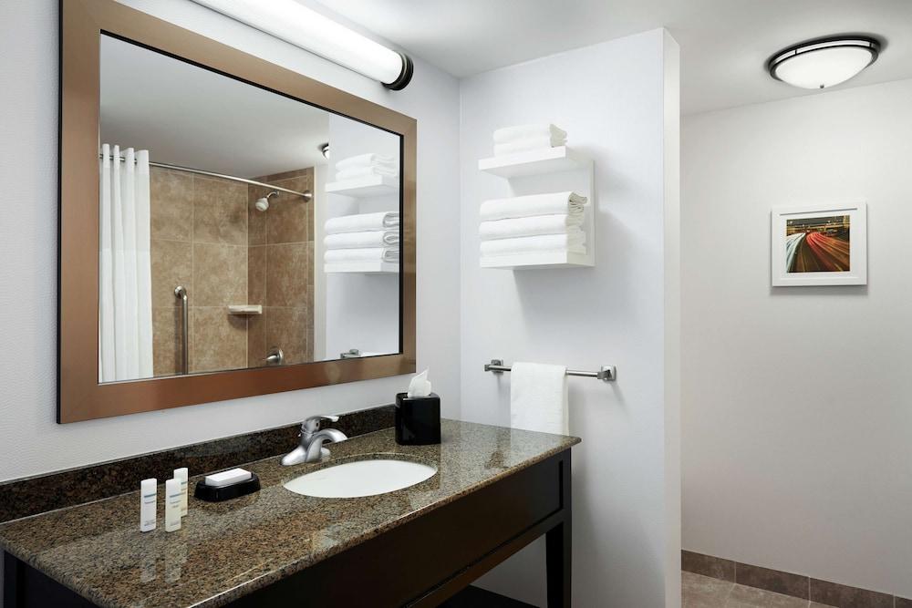 Hampton Inn & Suites Chicago/Mt. Prospect photo 20
