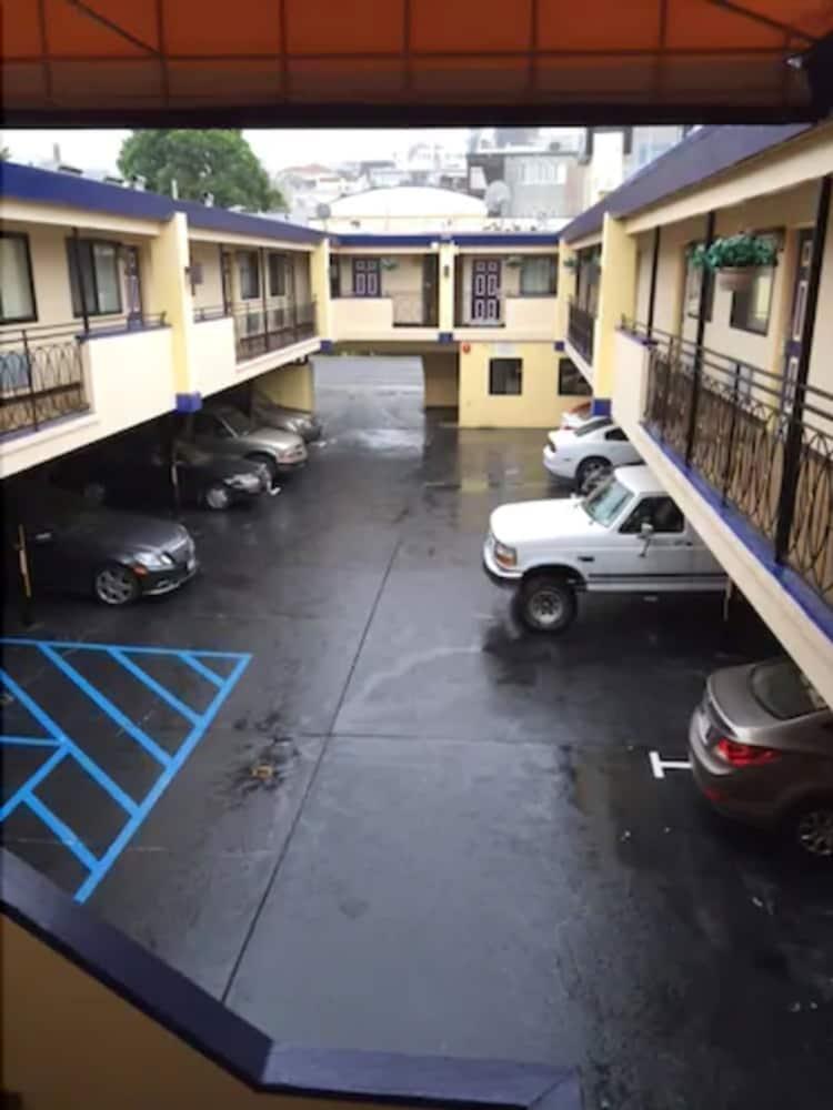 Days Inn by Wyndham San Francisco - Lombard photo 15