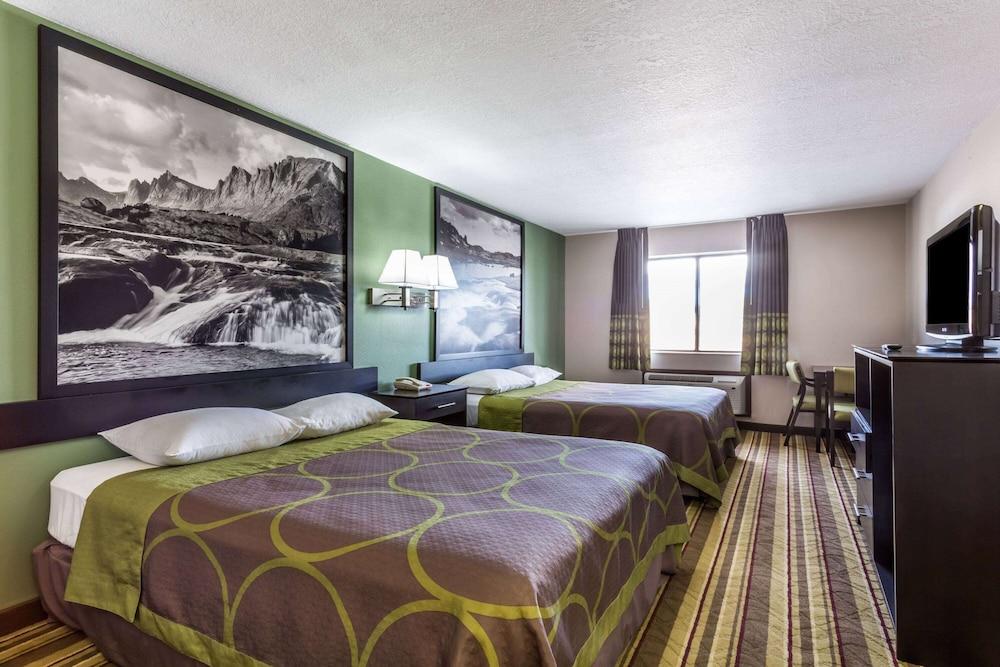 Super 8 by Wyndham Rock Springs photo 19