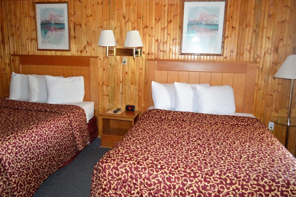 Green Acre Motel by OYO Near Rush County Airport photo 6