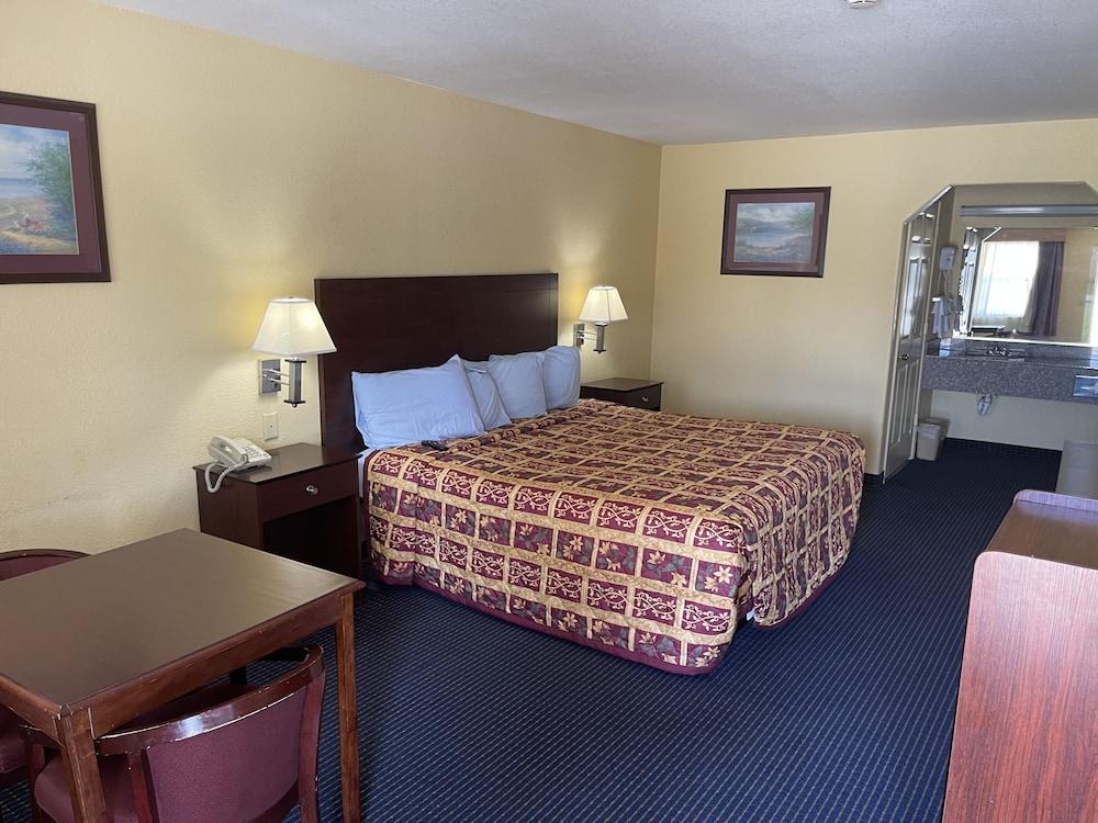 Gun Barrel Executive Inn photo 4