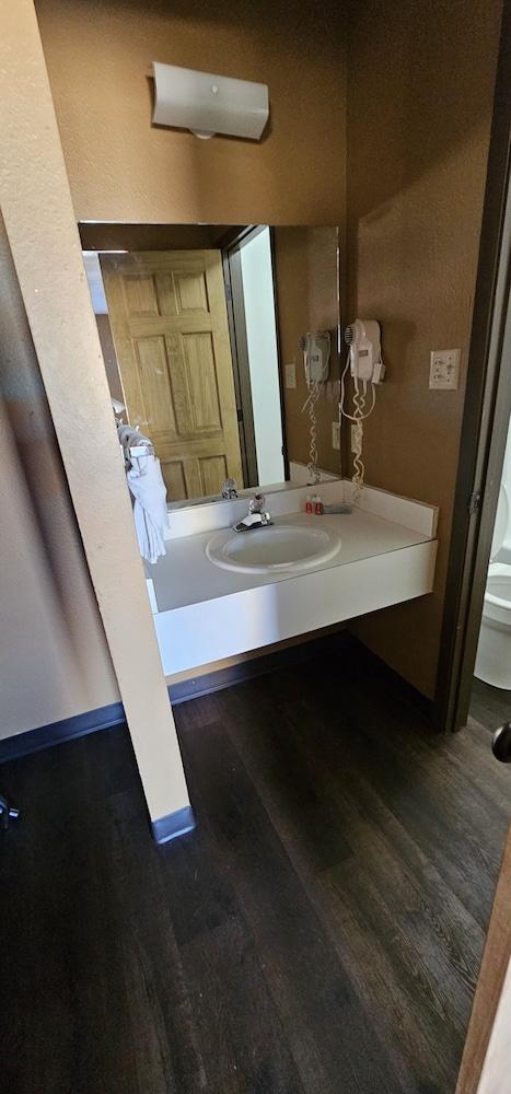 Econo Lodge Eagle Nest photo 60