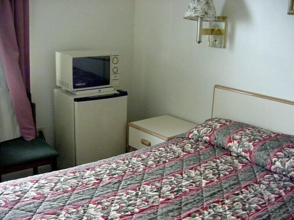 Double A Motel photo 20