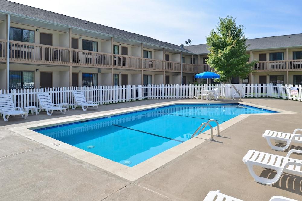 Americas Best Value Inn Canton, NC photo 10