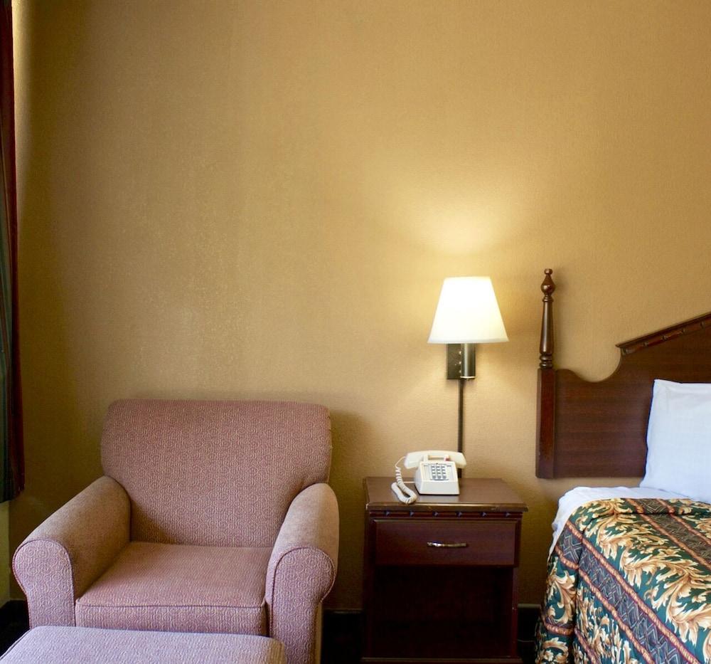 Rodeway Inn Monroe photo 10