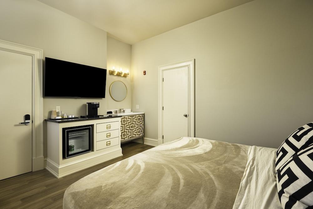 The Edward Hotel photo 40