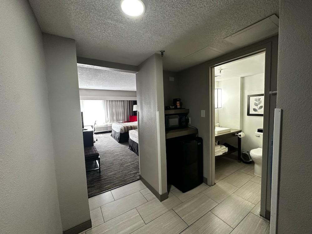 Country Inn & Suites by Radisson, Williamsburg East (Busch Gardens), VA photo 16
