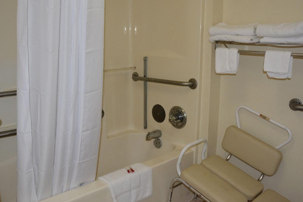 Travelodge by Wyndham Montgomery East photo 23
